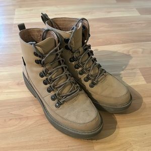 Teva Hiking Boots size 8